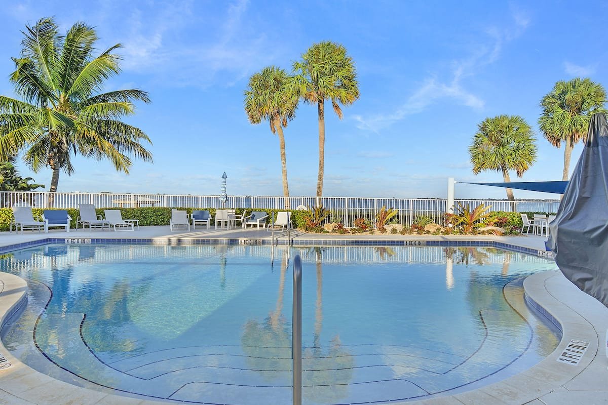 Intracoastal Sky Deck Retreat, vacation rental in Jensen Beach, Florida